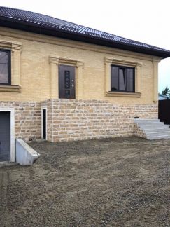 Дом 340 м кв. на участке 5 сот.  Армавир