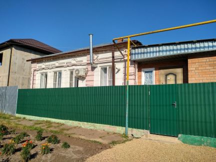 Продаю 2х комнатную квартиру, 40 м кв., 1/1 эт.  Армавир