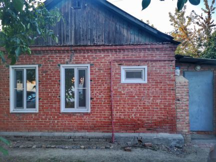 Продается 1-комнатная квартира, 28 м кв., 1/1 эт.  Армавир