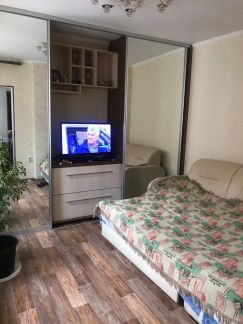 Продам 3х-комнатную квартиру, 40 м кв., 1/1 эт.  Армавир