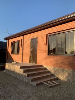 Дом 130 м кв. на участке 6 сот.  Армавир