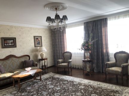 Продаю 2х комнатную квартиру, 120 м кв., 5/5 эт.  Армавир