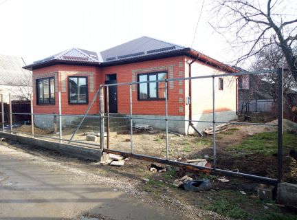 Дом 110 на участке 5  Армавир