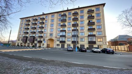 Продаю 2х комнатную квартиру, 62.9 м кв., 6/7 эт.  Армавир