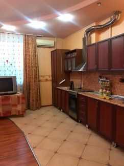 Продаю 2х комнатную квартиру, 75 м кв., 5/5 эт.  Армавир