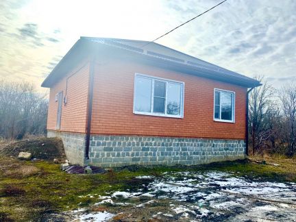 Дом 80 м кв. на участке 6 сот.  Армавир