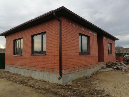 Дом 77 м кв. на участке 3.2 сот.  Армавир