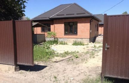 Дом 99 м кв. на участке 5 сот.  Армавир