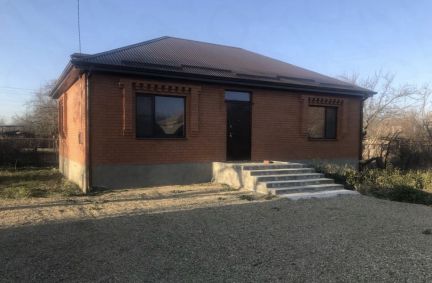 Дом 106 м кв. на участке 5 сот.  Армавир