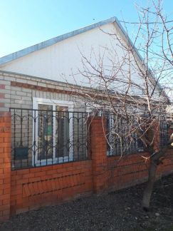 Дом 110 м кв. на участке 4 сот.  Армавир