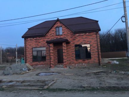 Дом 140 м кв. на участке 4 сот.  Армавир
