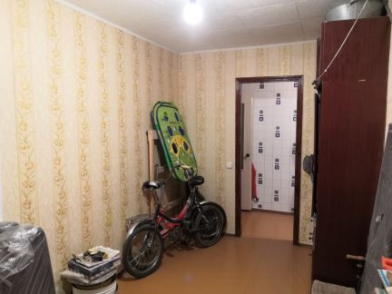 Продаю 2х комнатную квартиру, 42 м кв., 1/4 эт.  Армавир