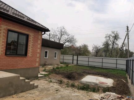 Дом 83 м кв. на участке 5 сот.  Армавир