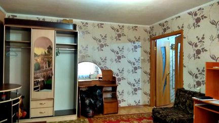 Продается 1-комнатная квартира, 35 м кв., 1/5 эт.  Армавир