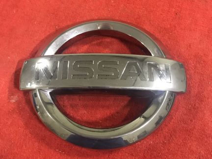 Эмблема Nissan Pathfinder передняя  Армавир