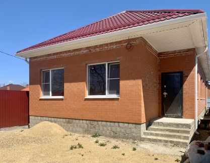 Дом 105 м кв. на участке 4 сот.  Армавир