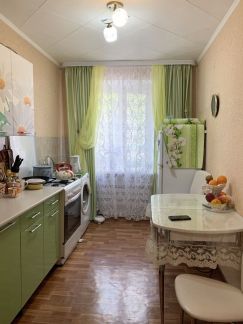 Продаю 2х комнатную квартиру, 51 м кв., 1/5 эт.  Армавир
