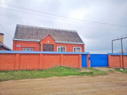 Дом 153 м кв. на участке 5 сот.  Армавир