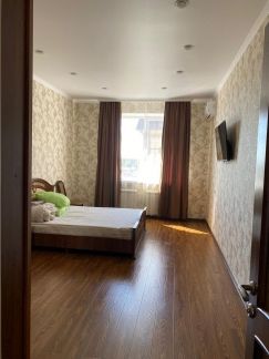 Сдаю 2х комнатную квартиру, 80 м кв., 8/9 эт.  Армавир