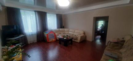 Продажа 4-комнатной квартиры, 96.5 м кв., 2/2 эт.  Армавир