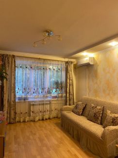 Продам 3х-комнатную квартиру, 65.8 м кв., 1/9 эт.  Армавир