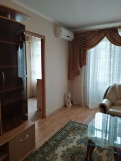 Продаю 2х комнатную квартиру, 42 м кв., 2/5 эт.  Армавир