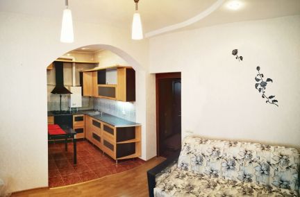 Продаю 2х комнатную квартиру, 75 м кв., 5/6 эт.  Армавир